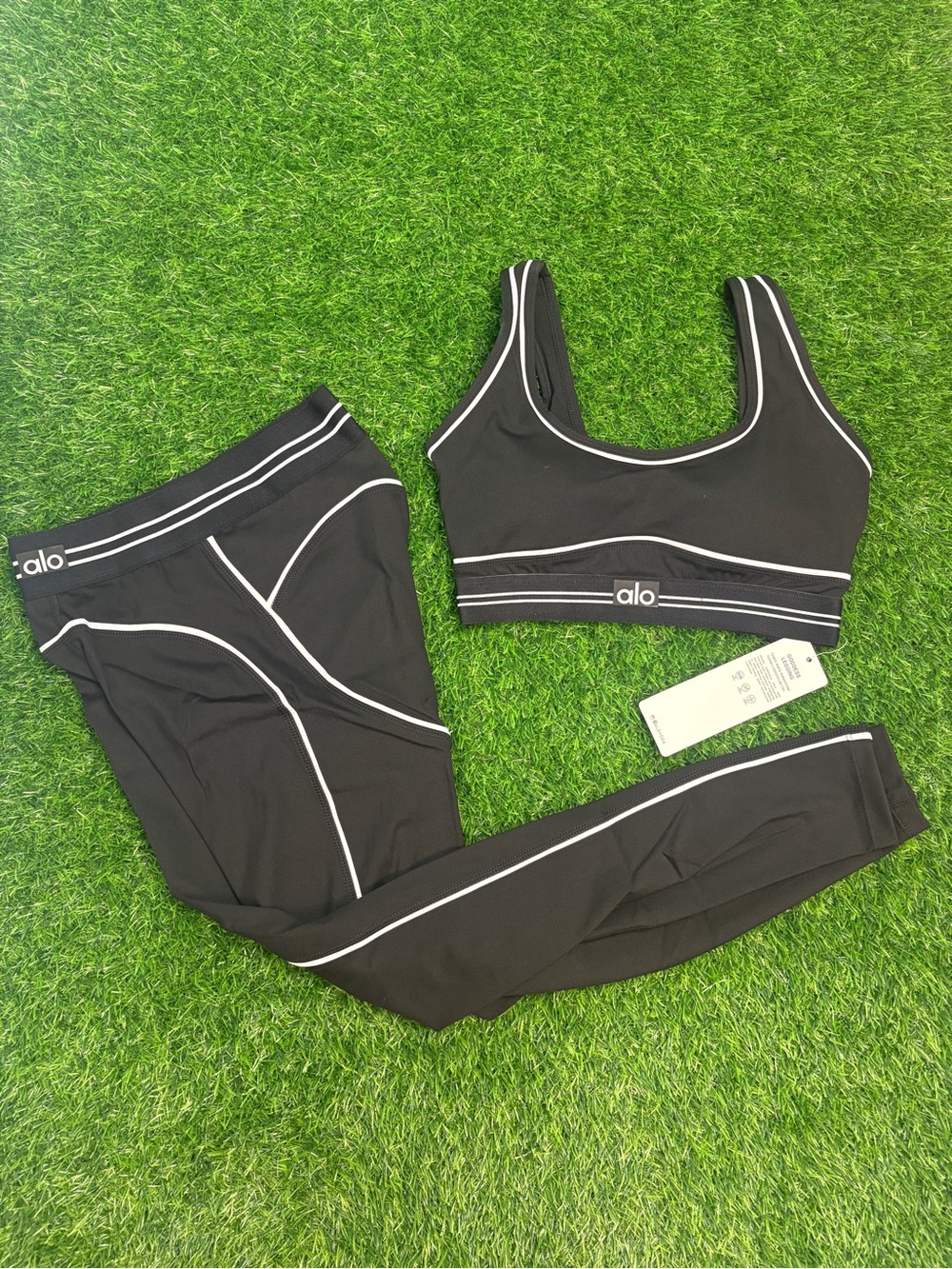 Alo Yoga Black 2-Piece Set Women’s Small Sports Bra & Leggings Athleisure